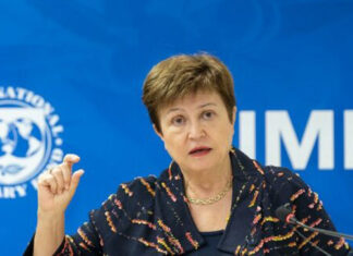 Chefe do FMI diz que governos precisam impor imposto global sobre carbono aos cidadãos para puni-los por usar energia