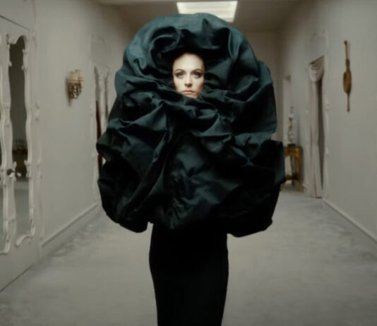 “Cristóbal Balenciaga” a série sobre o ícone da alta costura internacional