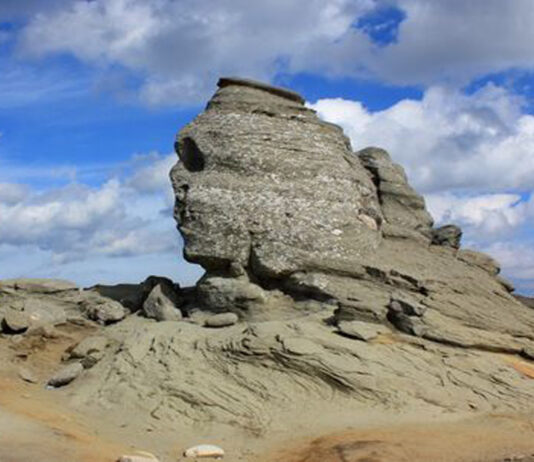 O Pentágono descobriu uma base alienígena embaixo da Esfinge de Bucegi?
