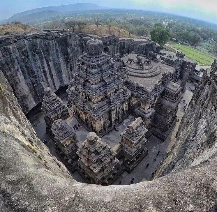 O templo Kailasa na Índia foi esculpido na rocha com corte a laser 2