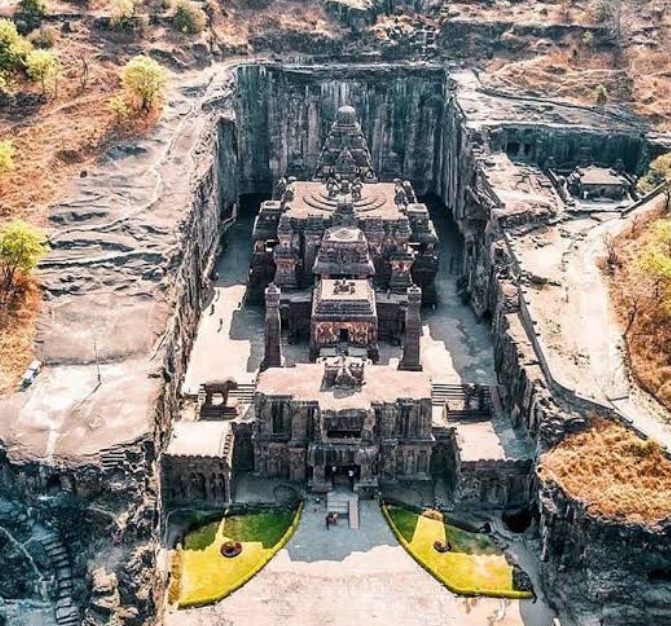 O templo Kailasa na Índia foi esculpido na rocha com corte a laser 3