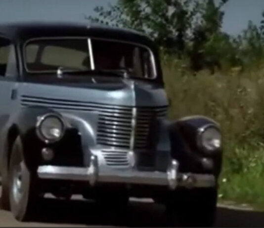 Em 1931, Nikola Tesla apresentou um carro movido a energia do éter