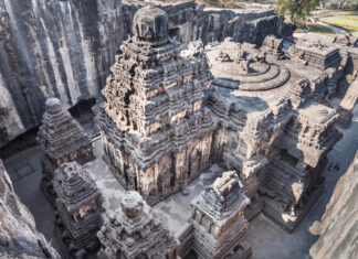 O templo Kailasa na Índia foi esculpido na rocha com corte a laser?