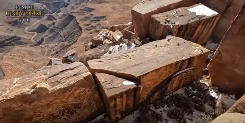 Enormes blocos retangulares e perfeitamente angulares encontradas no Monument Valley 3