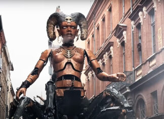 Uma “Ópera Urbana” em Toulouse usando máquinas enormes é denunciada como um ritual satânico.