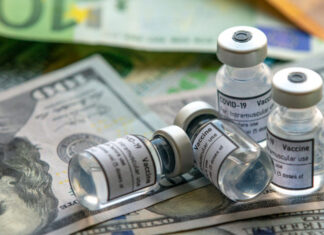 Governo Biden protege a Big Pharma de acusações de genocídio com vacinas.