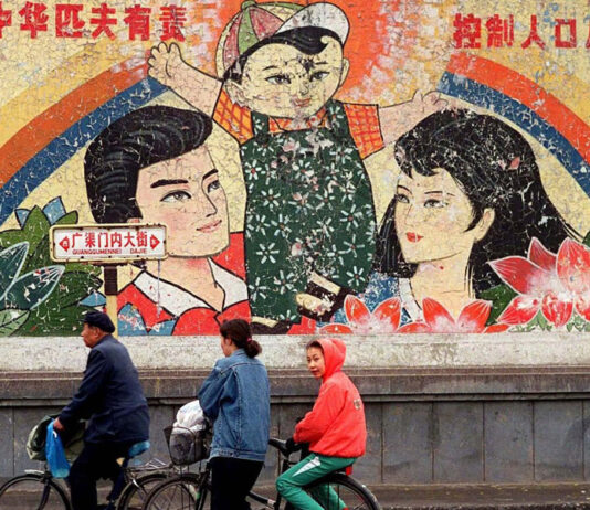 O verdadeiro número da população da China em 2025 é menos da metade dos alegados 1,4 bilhão.