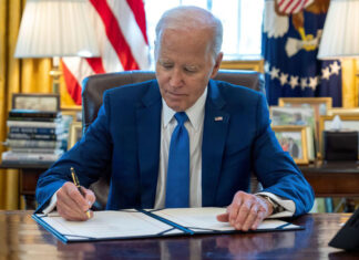 BOMBA! A Presidência de Biden foi inteiramente administrada por assinatura automática.
