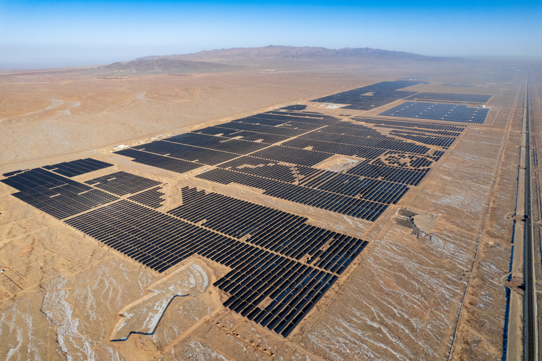 EUA impõem tarifas de até 3.521% sobre painéis solares importados do sudeste da Ásia. 2