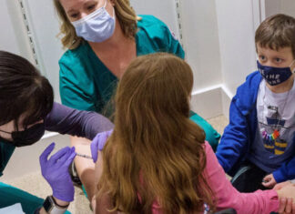 Um novo estudo descobriu que as vacinas do Covid podem reduzir a expectativa de vida em quase 30 anos.