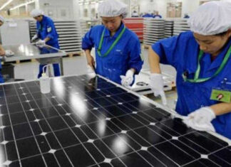 EUA impõem tarifas de até 3.521% sobre painéis solares importados do sudeste da Ásia.
