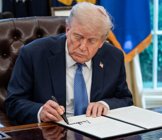 Trump está “Restaurando a Ciência Padrão Ouro” nos Estados Unidos.