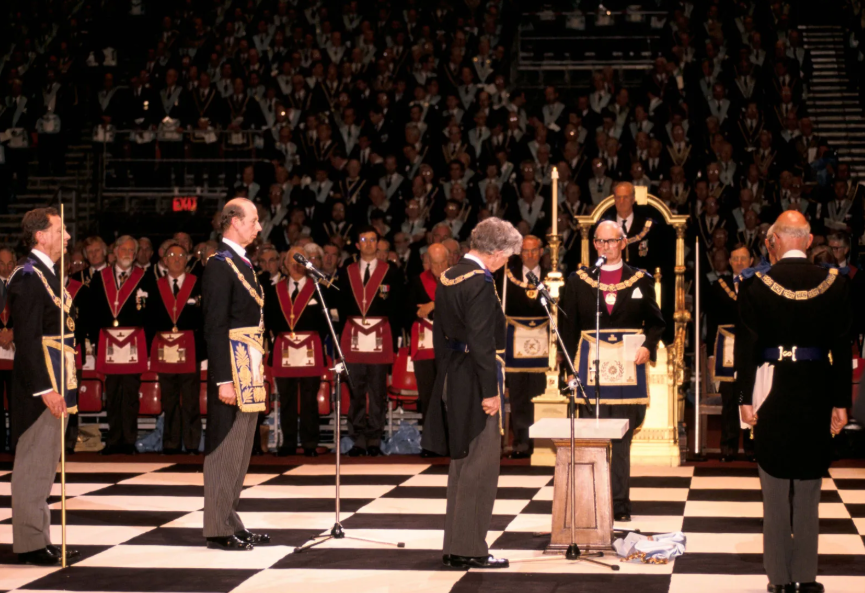 Nem todo mundo é humano. As possessões reptilianas. 1