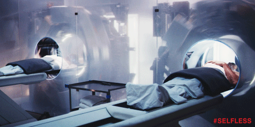 O filme "Sem Retorno" mostra a tecnologia que as elites utilizam para serem imortais. 1