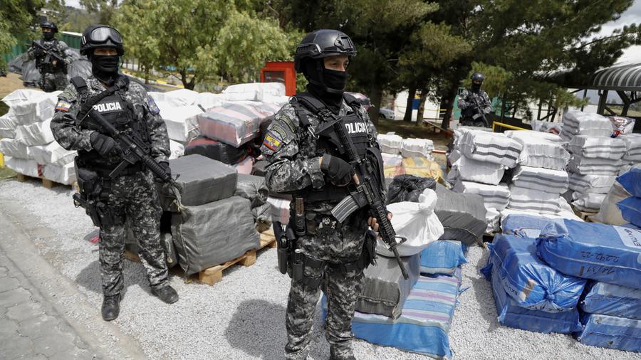 Presidente Trump ordena que o Pentágono use FORÇA MILITAR contra cartéis de drogas estrangeiros. Lula está com medo? 1