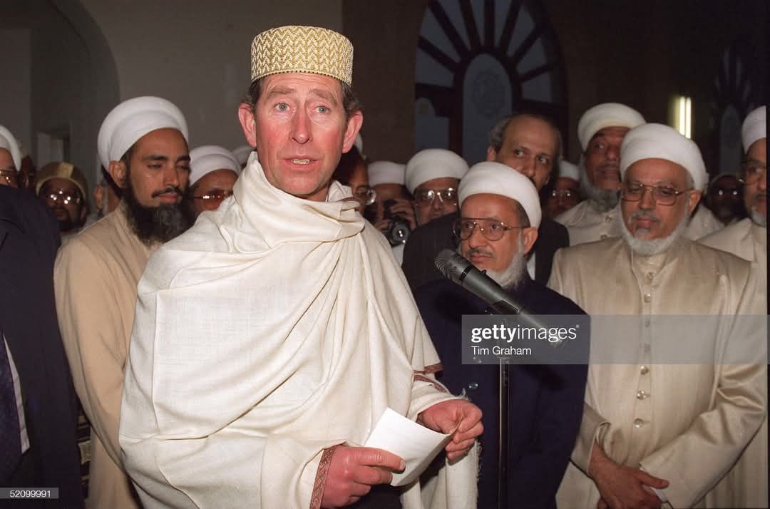 A monarquia britânica criou o islamismo radical para subjugar os países ocidentais. 3