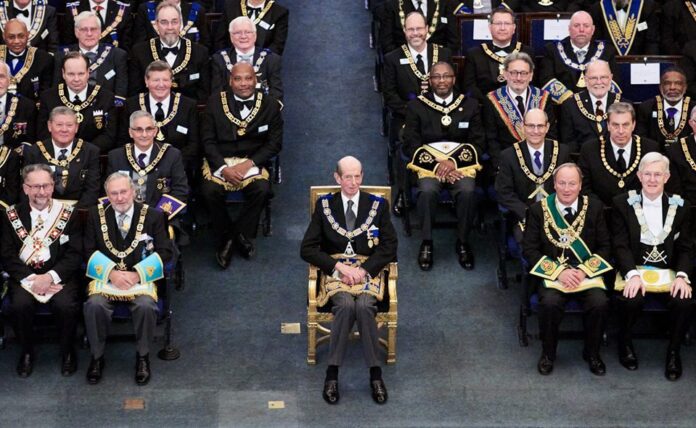 Como a City de Londres e Império Britânico usam o "soft power" para controlar o Brasil? 3