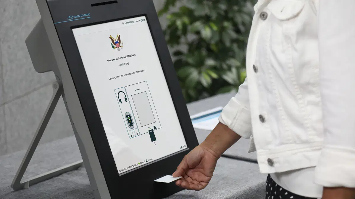 Além do narcotráfico, Trump está lutando contra Maduro por fraudar eleições nos EUA e outros países.  3