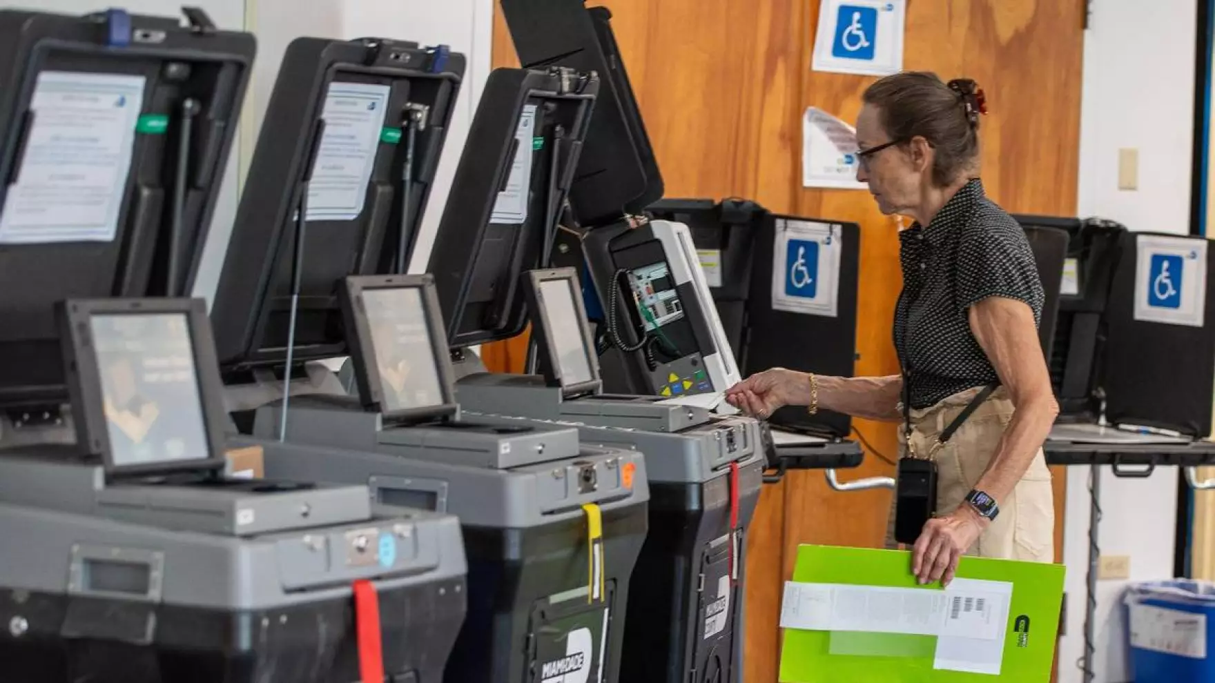 Além do narcotráfico, Trump está lutando contra Maduro por fraudar eleições nos EUA e outros países.  4