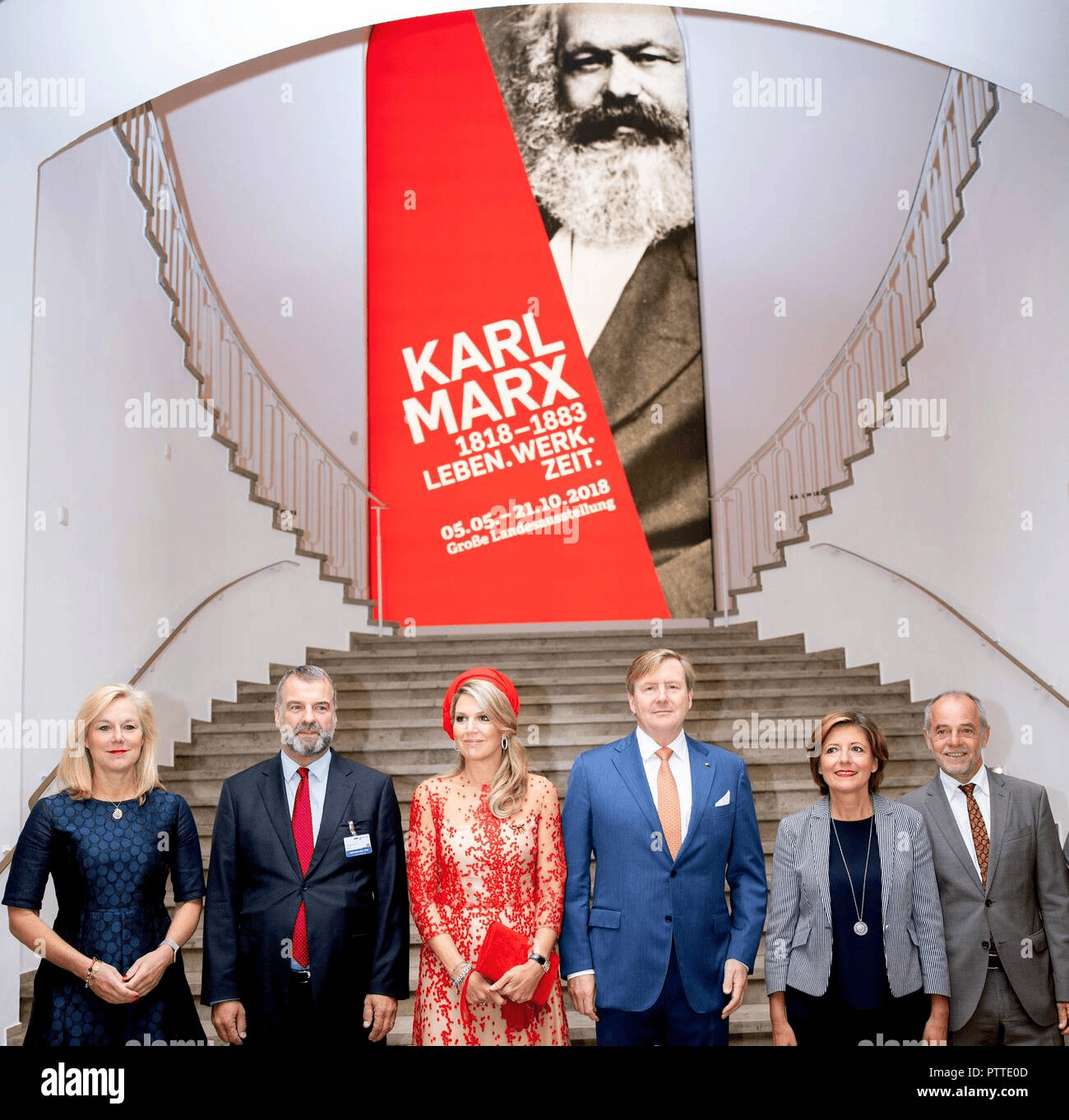 A revolução comunista foi orquestrada em Londres pelos banqueiros, Coroa Britânica e Vaticano. 19