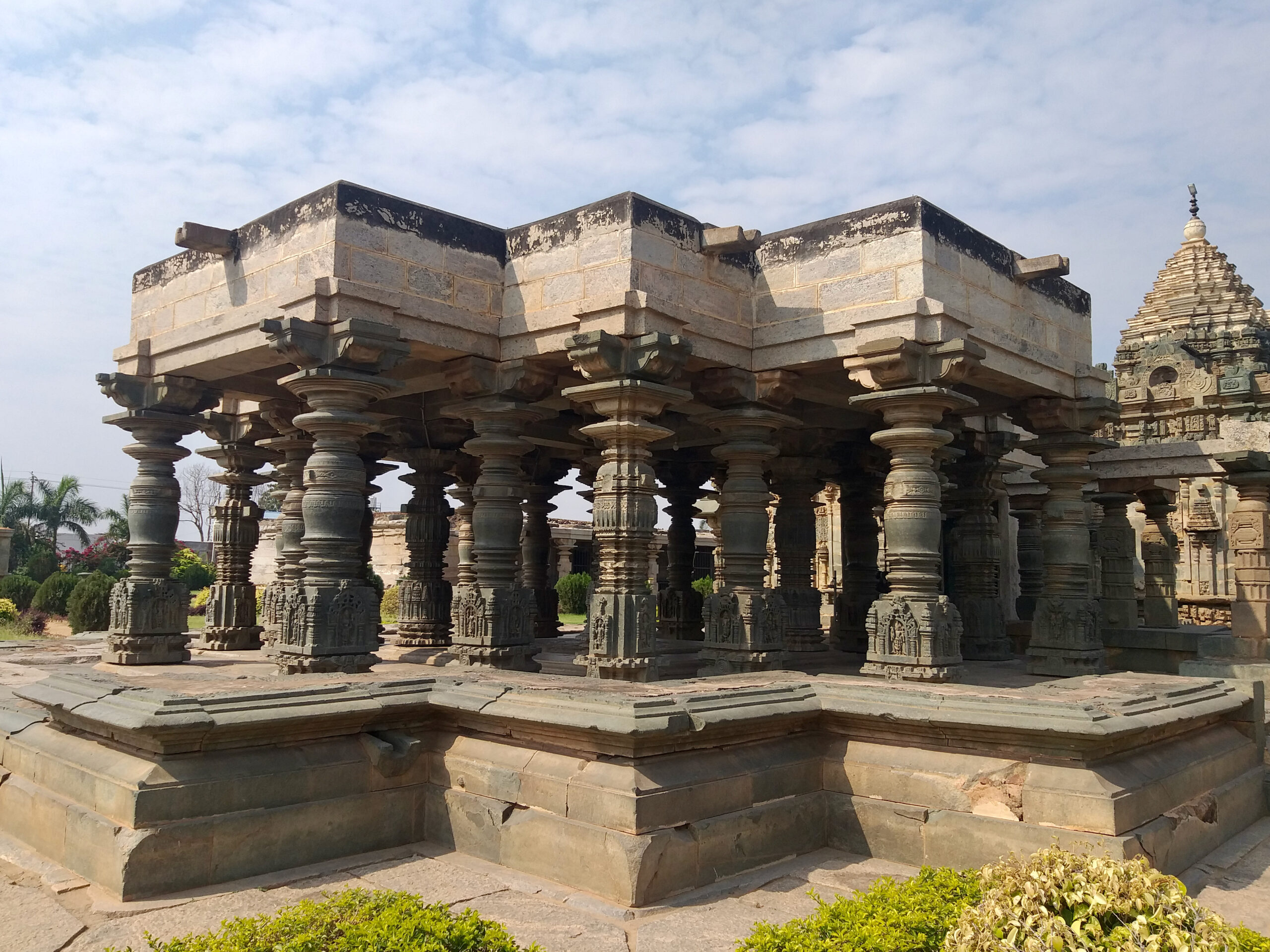 Os antigos templos de Hoysaleswara e Chennakeshava na Índia foram construído com máquinas avançadas? 1