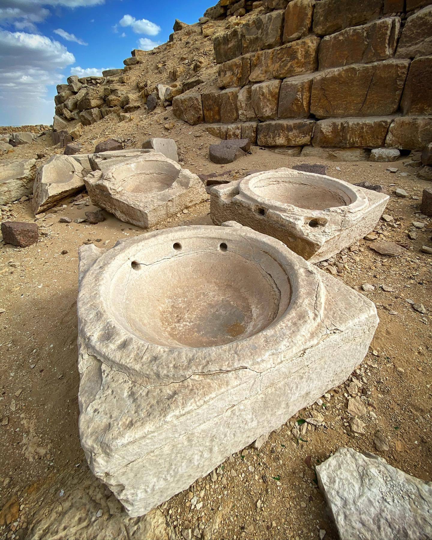 Há séculos estátuas, colunas e elementos decorativos são feitos de pedra artificial fundida. 2