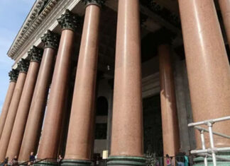 Há séculos estátuas, colunas e elementos decorativos são feitos de pedra artificial fundida.