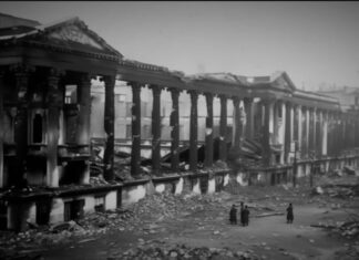 A reinicialização da sociedade através da destruição de documentos e edifícios antigos.