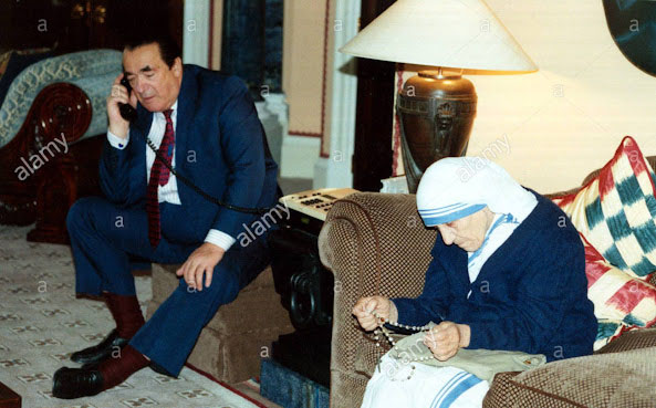 Madre Teresa de Calcutá, a "santa viva" que vendia crianças para o Vaticano. 2