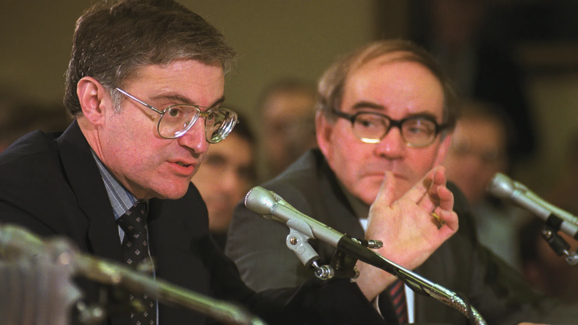 Jeffrey Epstein destruiu a promissora pesquisa de fusão a frio do cientista Stanley Pons. 2