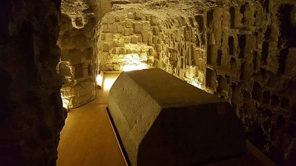 Os enormes sarcófagos do Serapeum de Saqqara guardavam tecnologia alienígena? 5