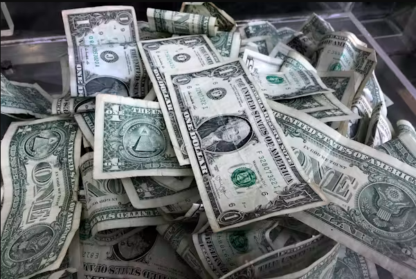 Dinheiro do nada: a verdade secreta sobre como os bancos criam novo dinheiro e te cobram juros. 1