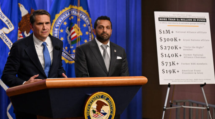 O SPLC, organização que visava conservadores, foi indiciado pelo Departamento de Justiça de Trump por financiar grupos extremistas.