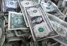 Dinheiro do nada: a verdade secreta sobre como os bancos criam novo dinheiro e te cobram juros.