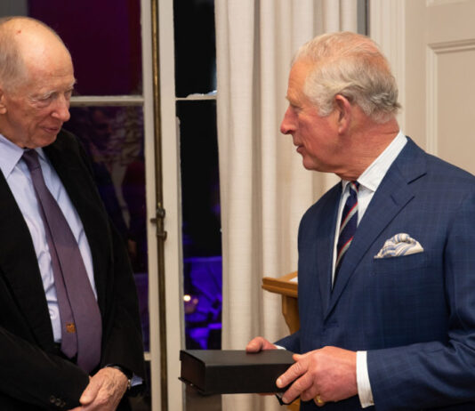 Por que o clã bancário Rothschild e o Império Britânico querem destruir a Rússia e os Estados Unidos?