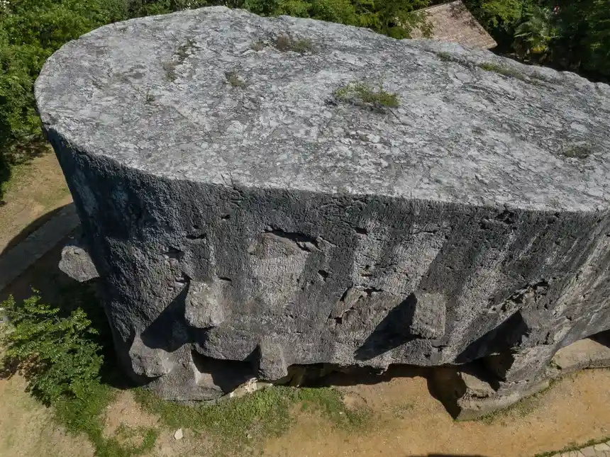 Os enormes megálitos da Pedreira de Yangshan na China são obra de extraterrestres? 3