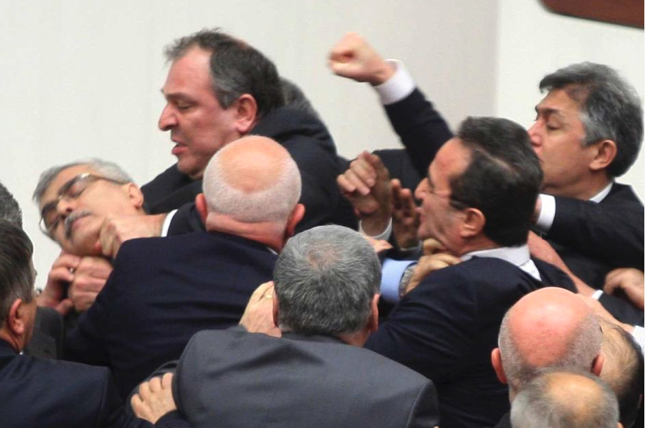 A ditadura de 4 anos: Como Osho desmascarou a ilusão da democracia liberal maçônica. 3