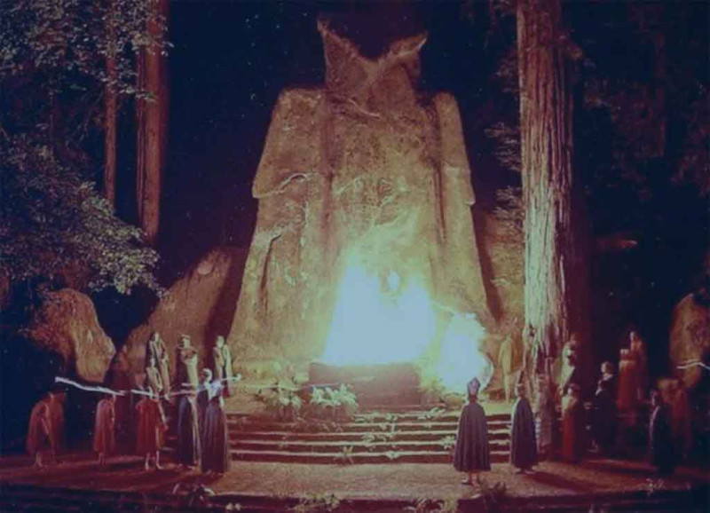 O mistério do satânico Bohemian Grove, um clube privado para políticos, bilionários, banqueiros e celebridades. 2