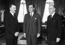 Hitler denunciou o plano de eliminar a raça branca do Conde Kalergi e dos judeus sionistas.